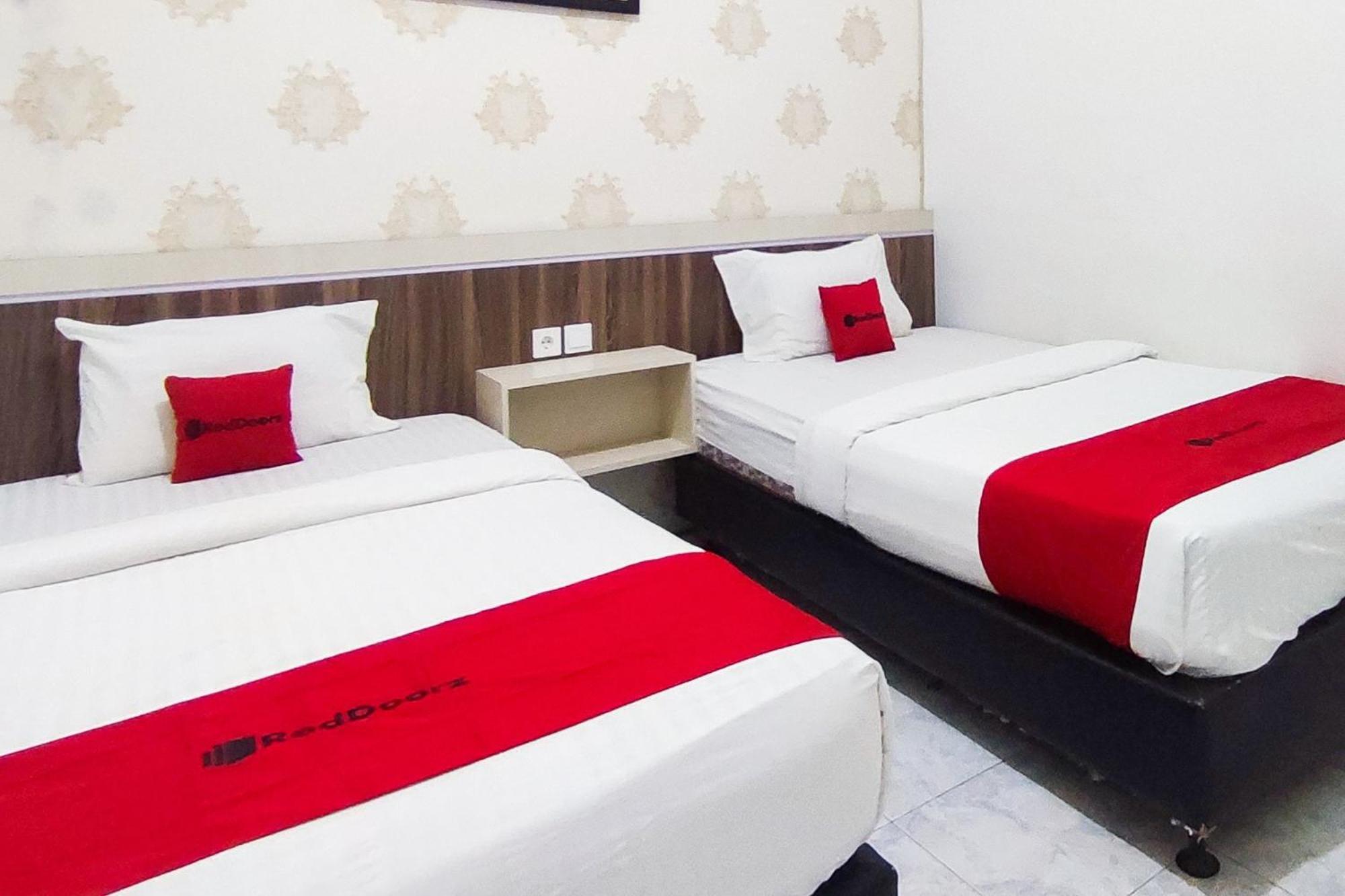 Reddoorz Syariah At Penginapan Eby Padang エクステリア 写真