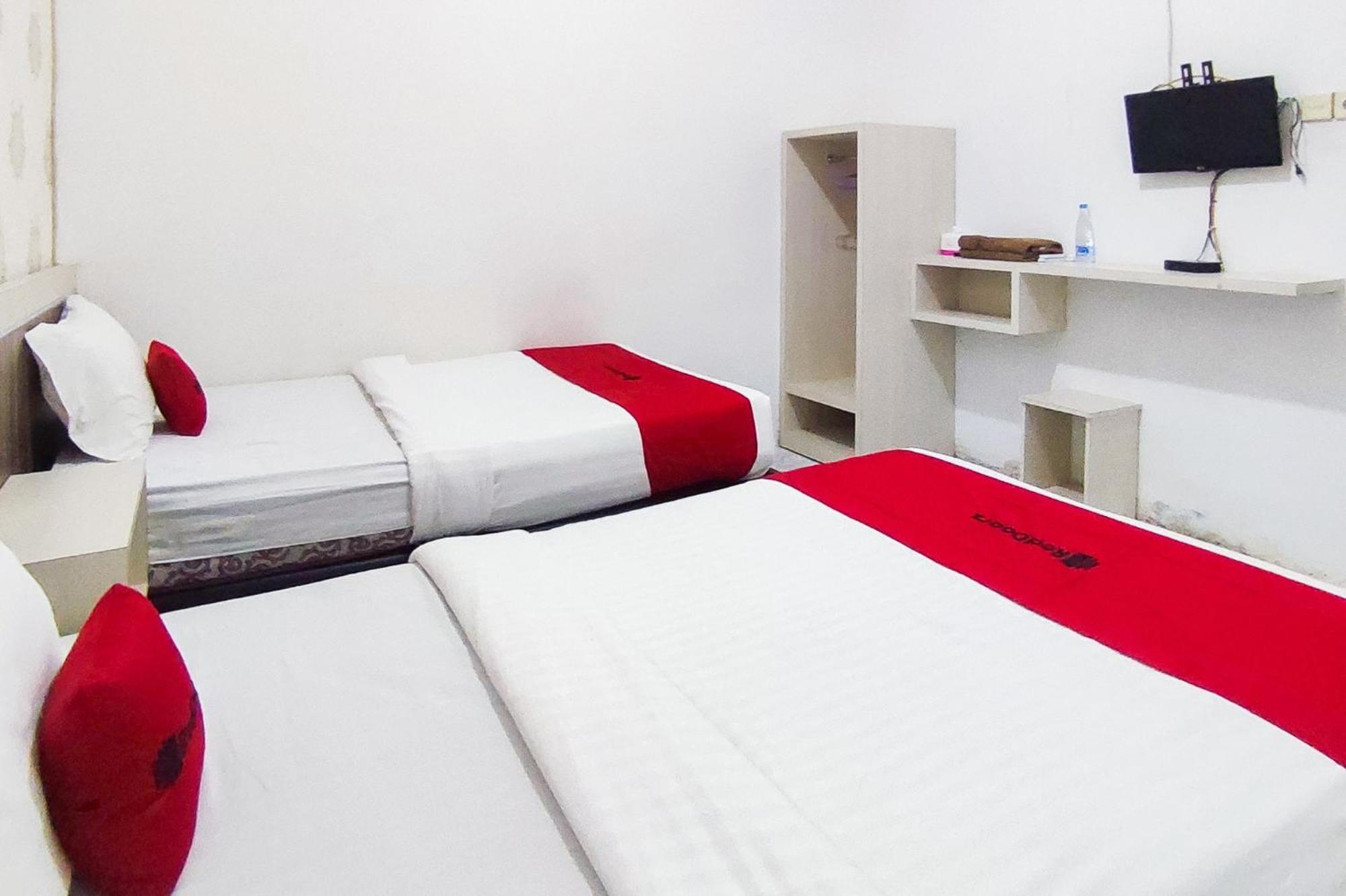 Reddoorz Syariah At Penginapan Eby Padang エクステリア 写真