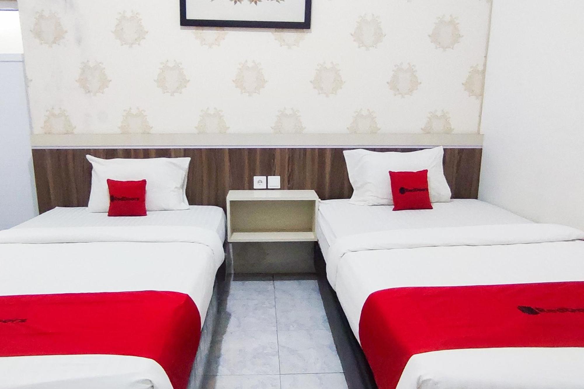 Reddoorz Syariah At Penginapan Eby Padang エクステリア 写真