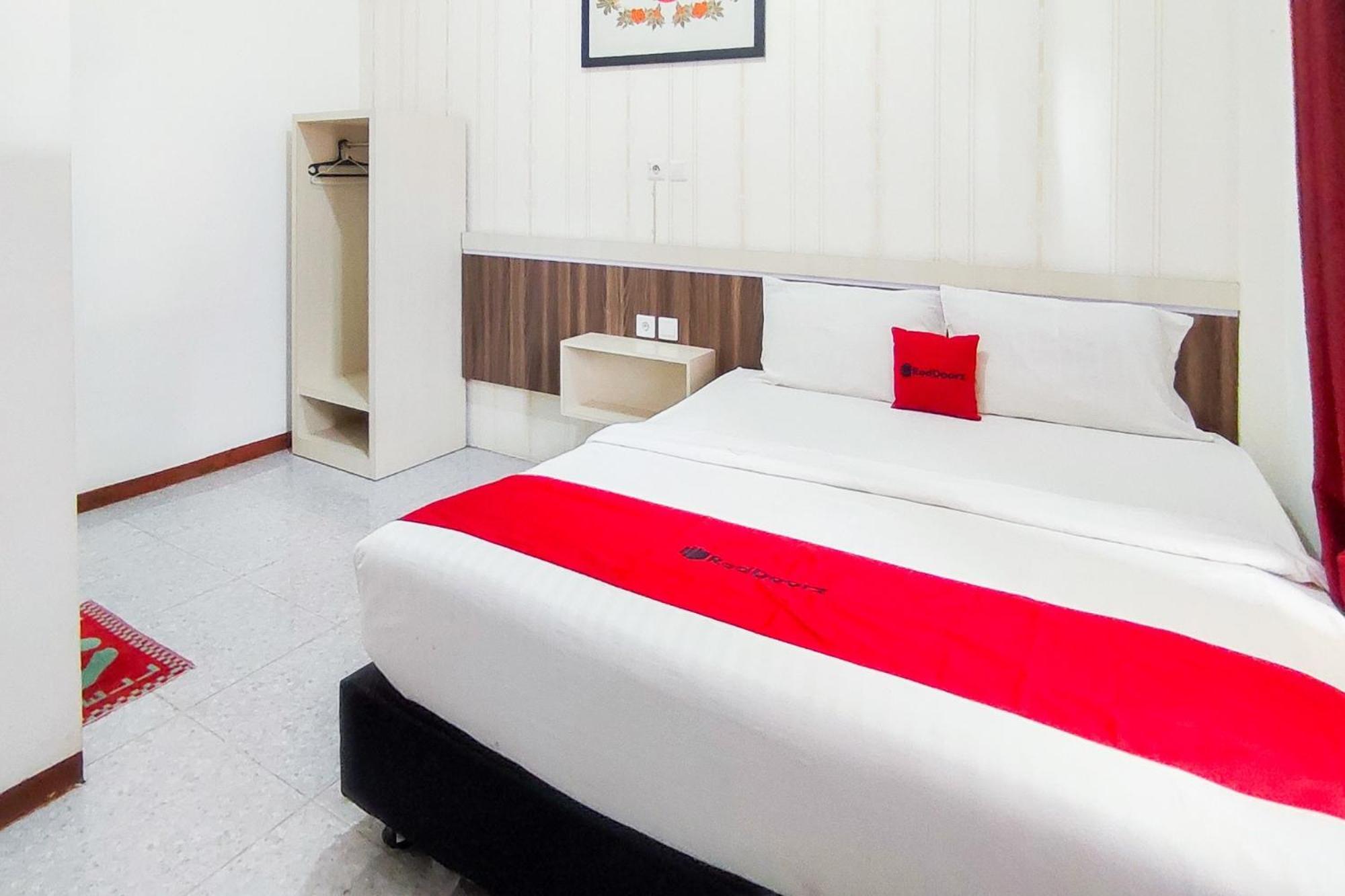 Reddoorz Syariah At Penginapan Eby Padang エクステリア 写真