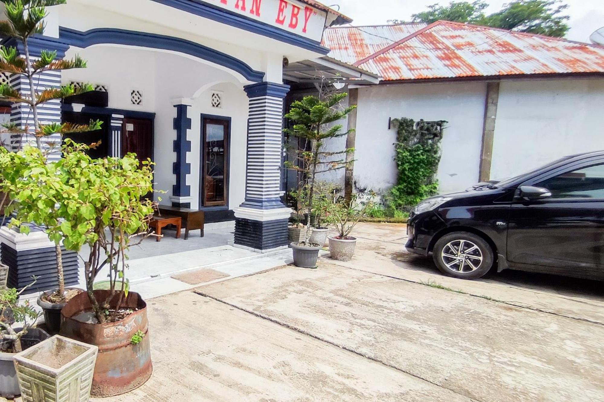 Reddoorz Syariah At Penginapan Eby Padang エクステリア 写真