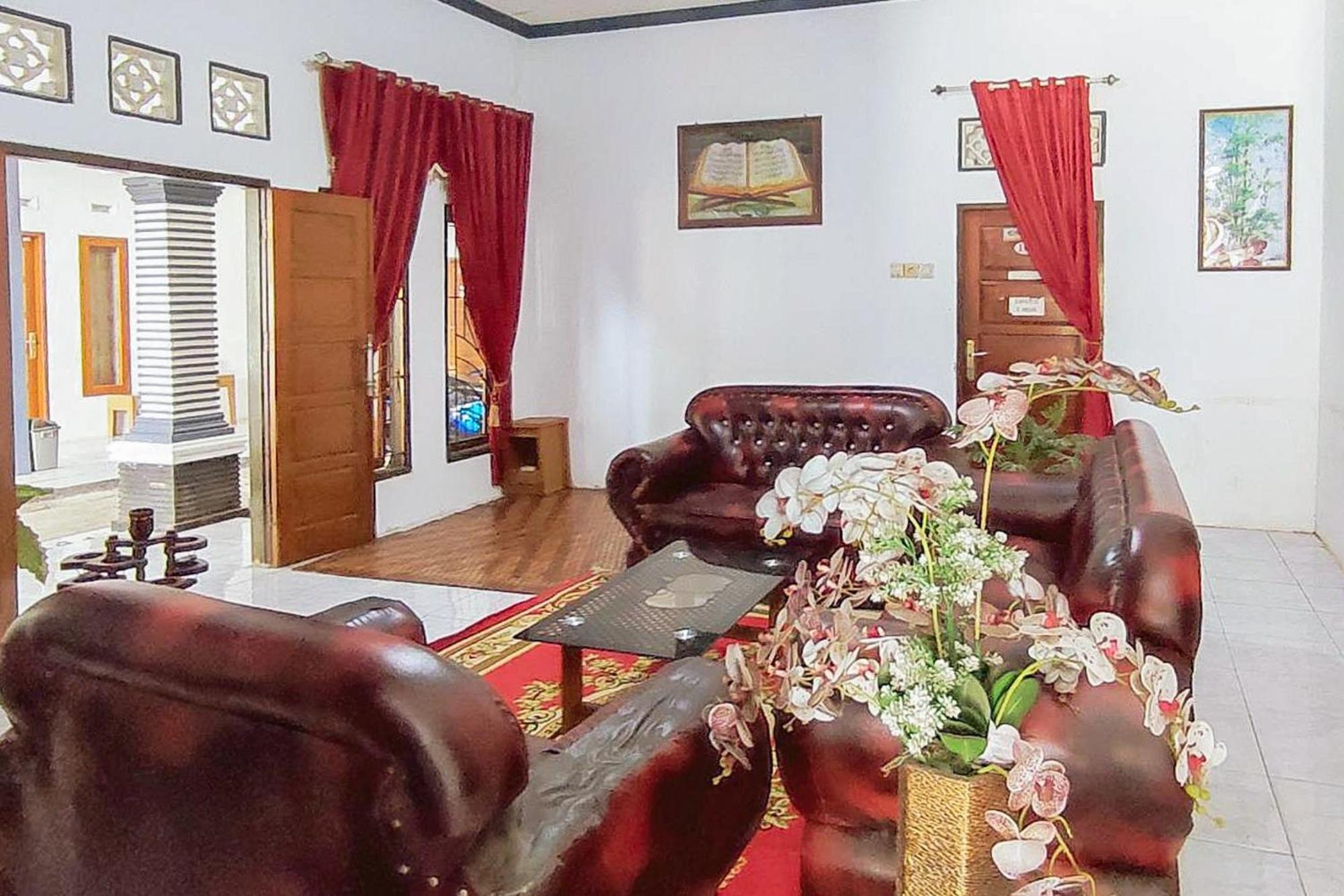 Reddoorz Syariah At Penginapan Eby Padang エクステリア 写真