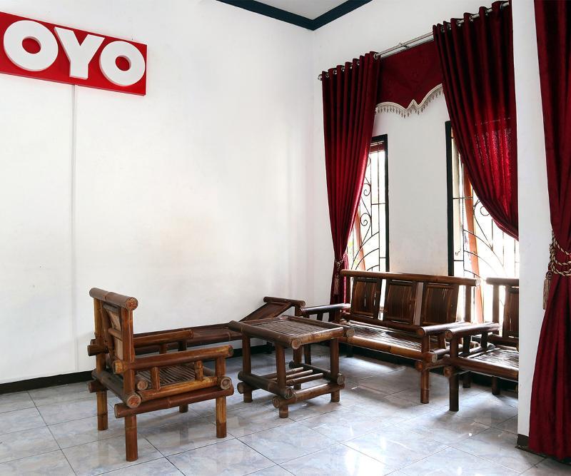 Reddoorz Syariah At Penginapan Eby Padang エクステリア 写真