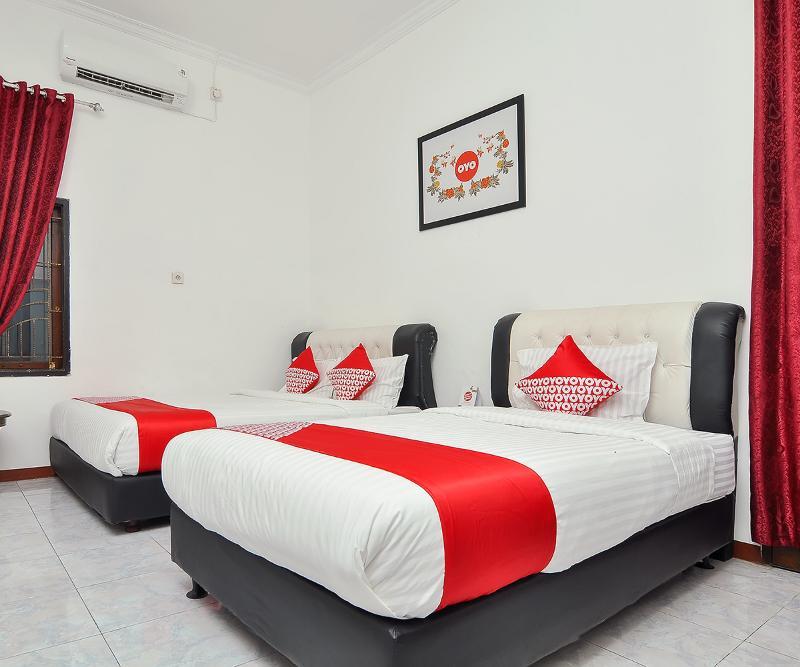 Reddoorz Syariah At Penginapan Eby Padang エクステリア 写真